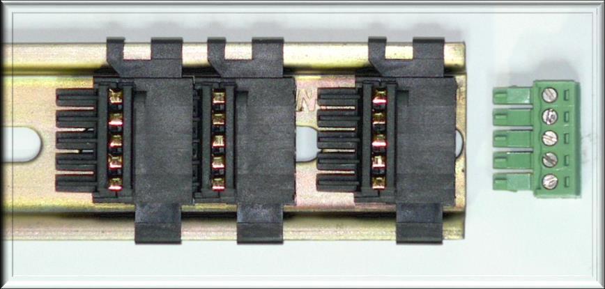 3.2 DIN rail Bus adaptor The BUS connector allows side-by-side installation of the Modules.