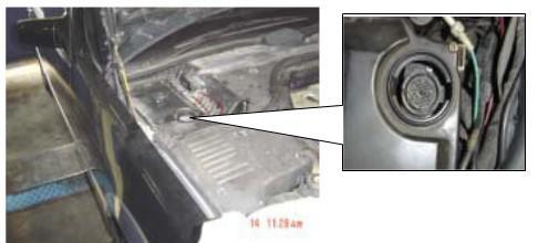 *Benz 300SEL 140 chassis: the OBD plug is on the
