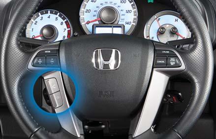 The voice control system uses the steering wheel buttons and the ceiling microphone.