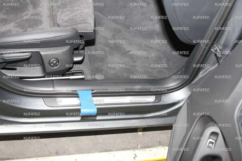 4 Loosen the back running board by using a trim tool.