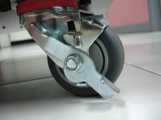 The wheels at the bottom of DNG-200 help to move the machine, wheel fixing mechanisms are located at the diagonal line.