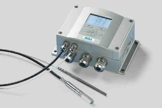 Transmitter HMT337 is delivered in one of three configurations: Basic, with a non-warmed probe for moderate humidity With a warmed probe, for near-condensing conditions and dew point measurement With