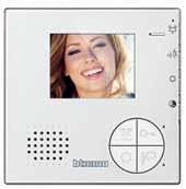 3 (16:9) colour LCD display. Keys available: entrance panel/ scrolling activation, door lock release, staircase light control, handsfree connection and 4 configurable keys.