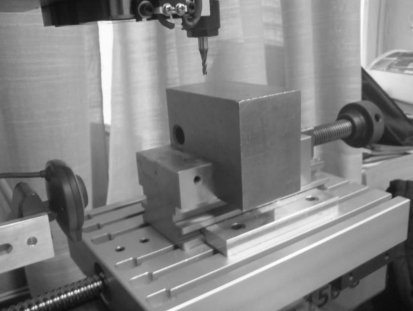 Figure 6: Test workpiece inserted in the LAKOS 150G milling machine. First, the calibrated camera captures the image of the workpiece. The image is processed with the threshold method.