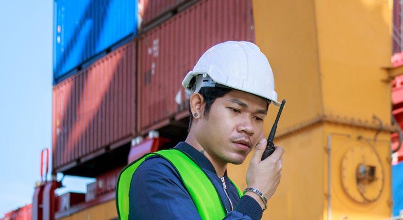 HOW CAN UNIFIED CRITICAL COMMUNICATION SUPPORT YOUR BUSINESS NOW? TAIT PTTOC SOLUTION: ROAMING ACROSS NETWORKS Many workers must currently carry both a smartphone and a portable radio.