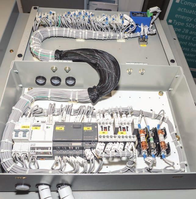 SIERS Siemens Integrated Electrical Racking System Instruction Manual Interlocks and operation control If the removable element is closed (this can occur only in the TEST and CONNECT positions), the