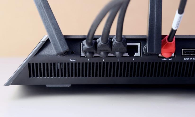 DO NOT plug the MSP s Ethernet cable into a PoE or WAN port Step 1C Verify Ethernet connection Step 1D Verify router port type Verify the Ethernet cable is