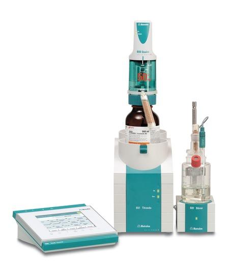 The clear display provides information about the relevant titration parameters and gives an unmistakable presentation of the course of titration in the form of a curve showing µg water against time.