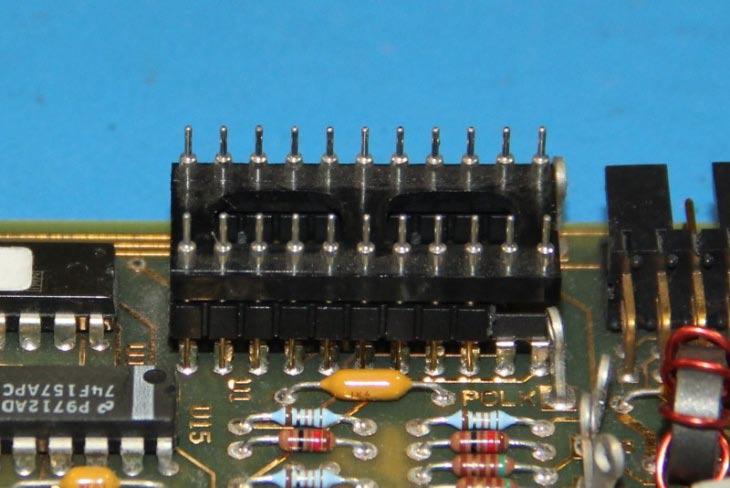 3.2.2 Standard installation on GSP board 08757-60065 Note: Use procedures in this section for standard kit without the VGA output option. For kit with VGA output option, skip to section 3.2.3. Replace 121 Ohm resistors with 62 Ohm On the GSP board near U1, replace R4/R9/R11 (121 Ohm) with 62 Ohm ±1% resistor.
