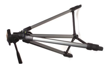 An ideal tripod that also offer the tools necessary for oblique lighting.