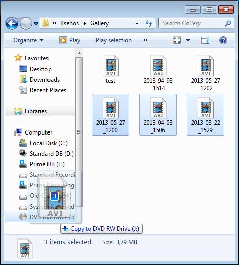 SAVING SNAPSHOTS AND VIDEO CLIPS TO AN EMPTY CD OR USBWindows MEMORY STICK operating system Windows operating system Open the Gallery folder from the Recorder menu when using Windows operating system.