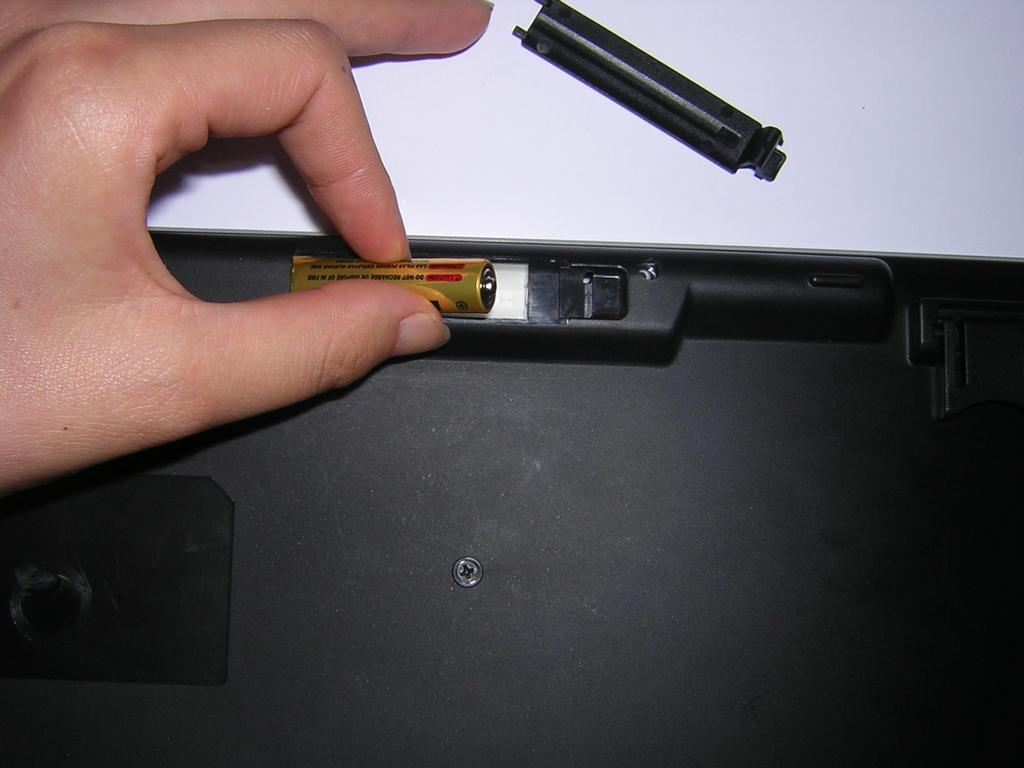 1). Connecting receiver to PC How to Remove the Nano Receiver Press to remove Remove the Nano receiver stored in top of mouse the Center between the batteries. 1.