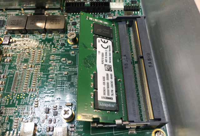 3.3 Installing DDR4 SO-DIMM Modules Step 1