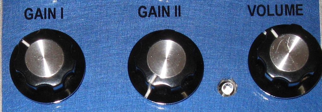 Gain Controls Mini Blue Midnight has two gain controls, GAIN I and GAIN II. The GAIN I control is the equivalent of the Volume control (knob) on the Fender Bassman.