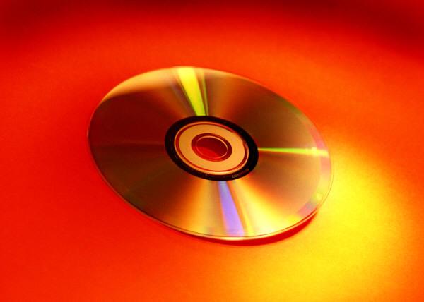 The Future of Storage ü FMD-ROM Ø Fluorescent multilayer disc-read-only memory Ø Each layer of the disc contains data Ø Layer is transparent