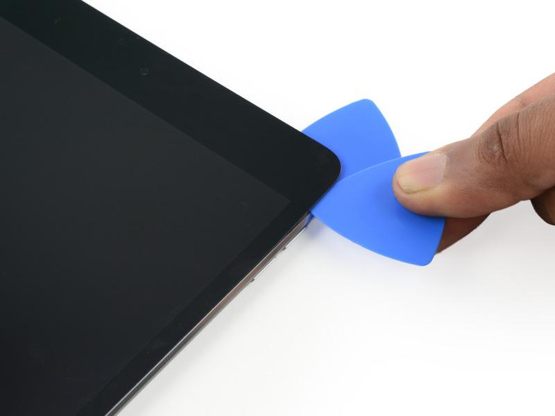 Reheat the iopener and place it on the remaining long side of the ipad along the volume and