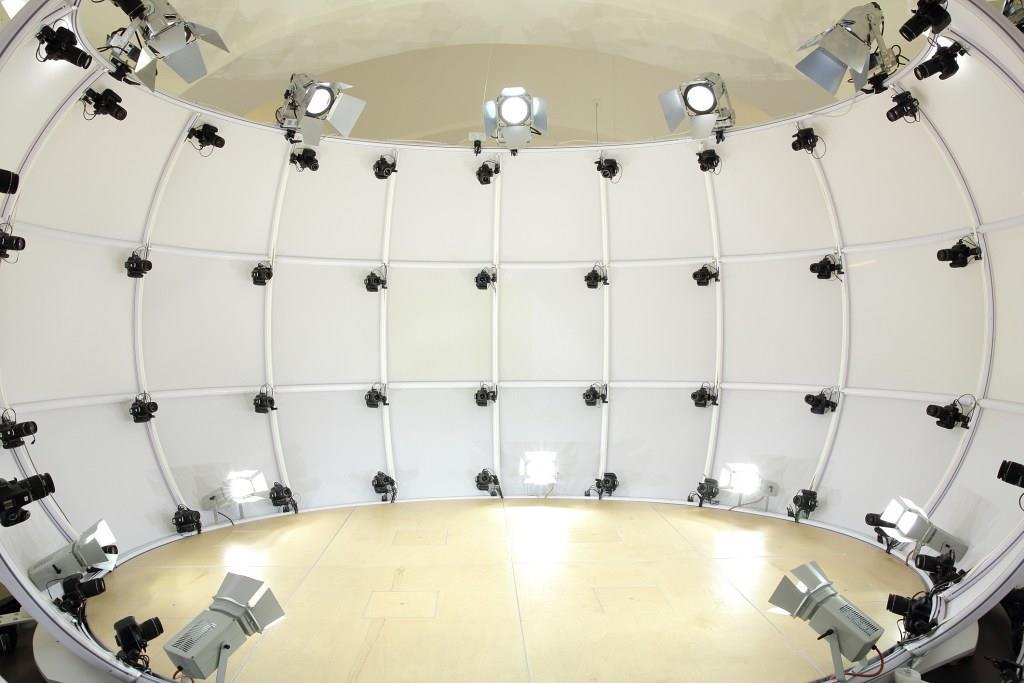 UTB ve Zlíně, Fakulta multimediálních komunikací 43 6.2 Systém 3D skenovania Ide o zariadenie, ktoré by malo nainštalované navzájom poprepájané fotoaparáty.