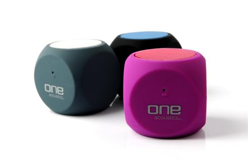 MINI BLUETOOTH SPEAKER THE CUBE Technical Details Integrated microphone for hands-free telephone calls 3.