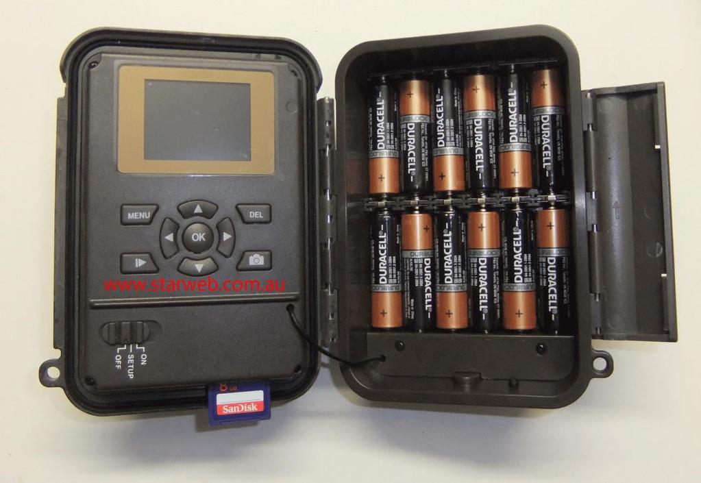 4 2.1 Installing the Batteries 2 SETTING UP THE CAMERA Use high quality AA Alkaline batteries (rechargeable can be used but have reduced run time). LITHIUM BATTERIES SHOULD NOT BE USED.