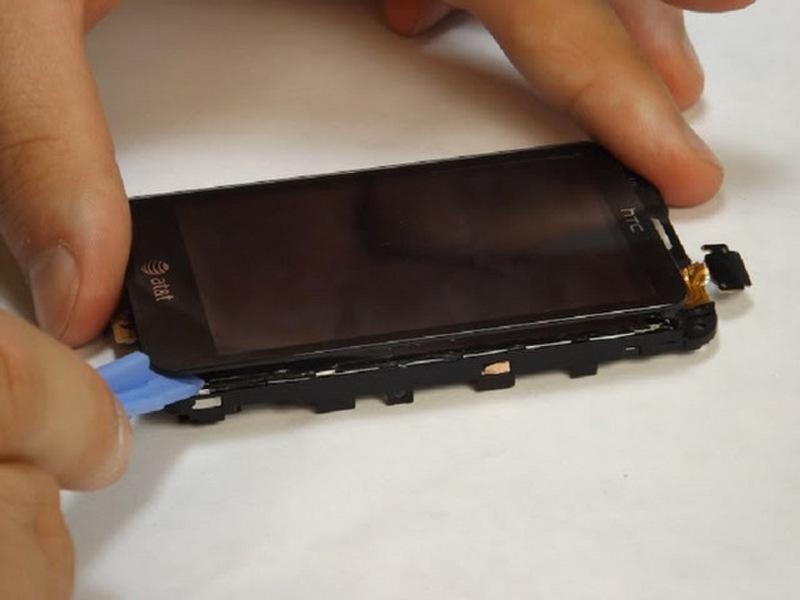 Step 11 Pry the screen from the front of the phone Once the screen and motherboard are separated,