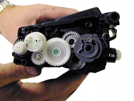 18. Clean the gears, making sure that they have no toner on them.
