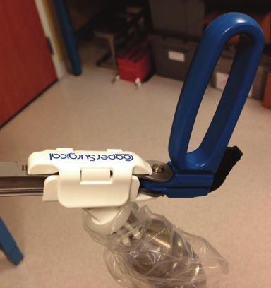 Take care to minimize the movement of the Manipulator Handle within the patient. 6. Close and lock the Latch.