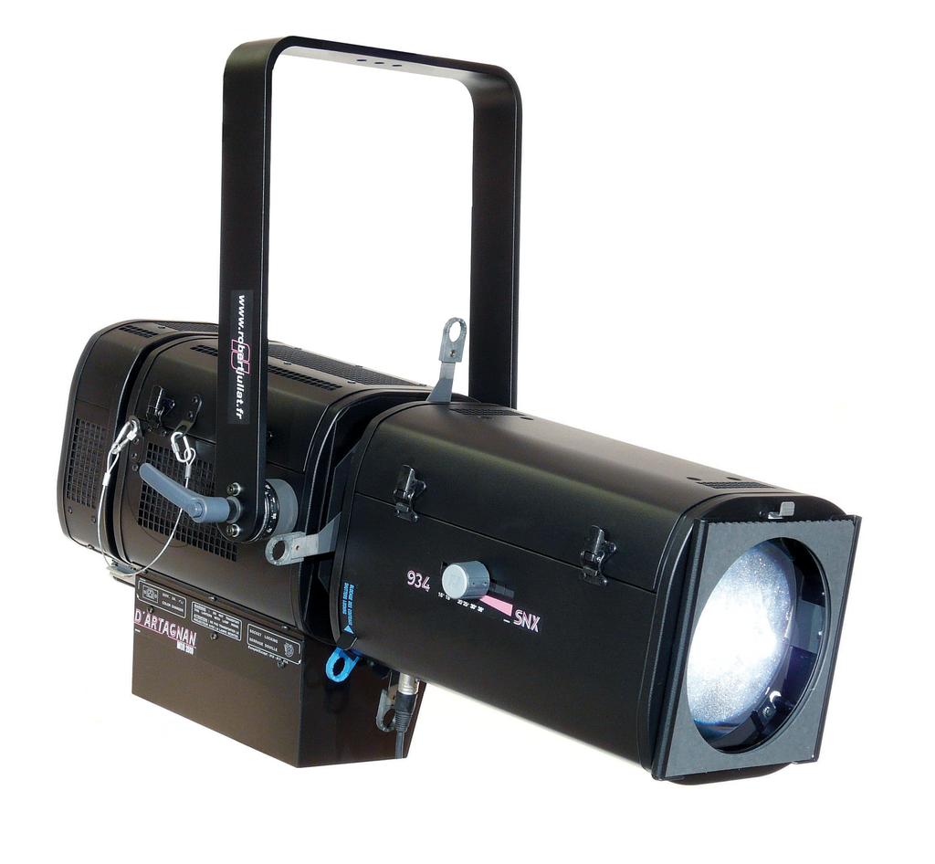 f D'Artagnan - 934SNXE 900SNX - 2500 W HID Type: Profile spot Source: 2500 W HID PSU: Electronic - hot restrike Optics: 16 to 38 zoom DMX-control of motorised dimmer shutter Profile spot The one to