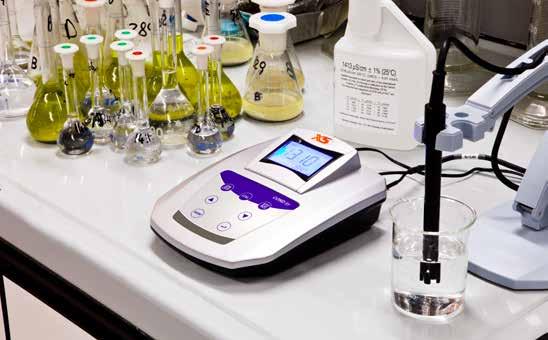 XS Instruments COND 51 COND/ C Bench top Meter Basic and Easy A group of European experts in electrochemistry and a famous Asian producer have developed this new line of bench top meters, finding the