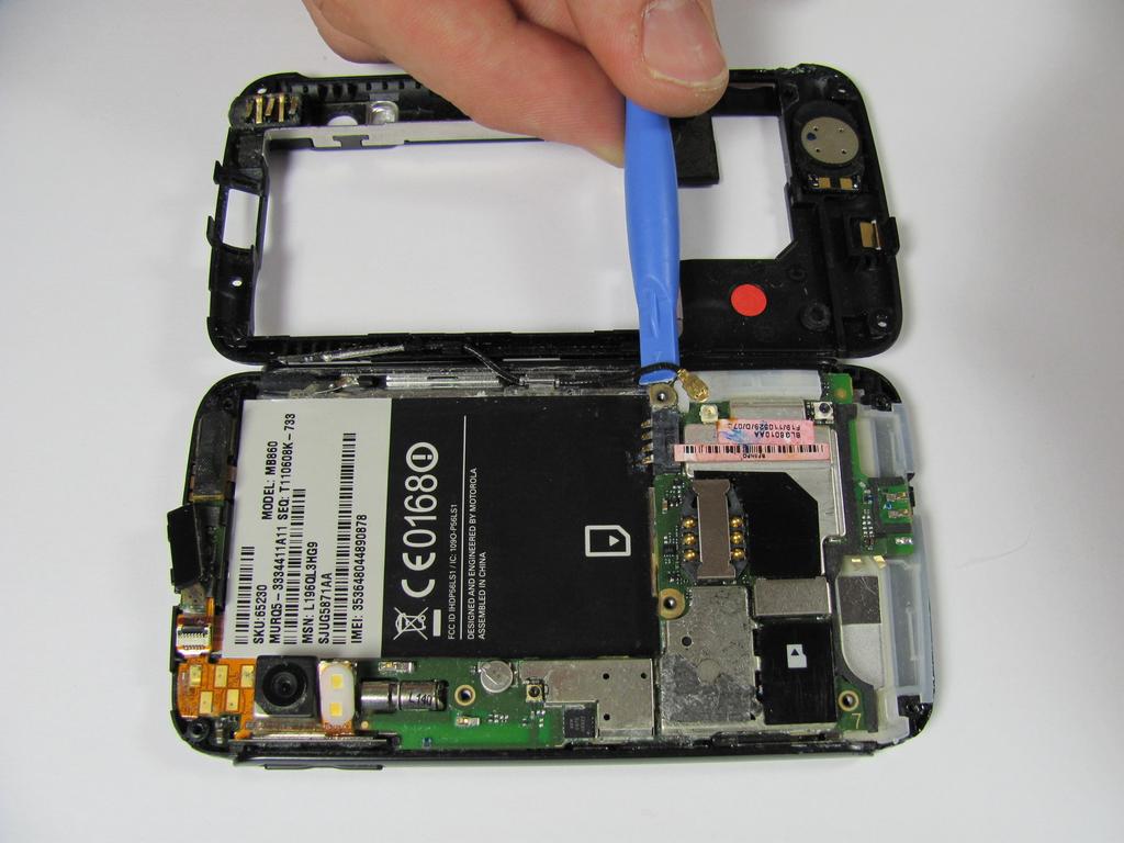 The antenna is connected to both cases.