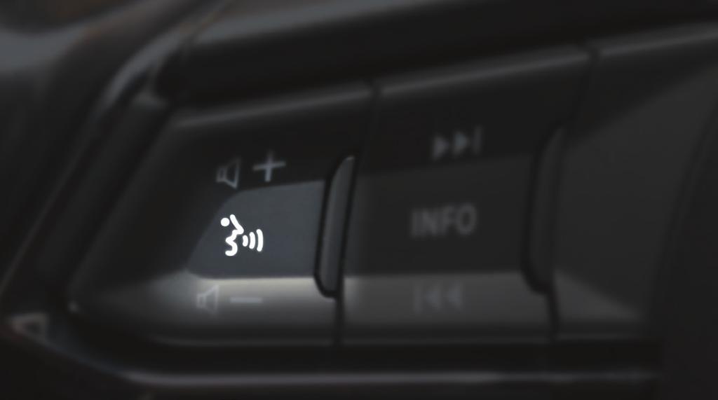 MESSAGES Just like using your Android smartphone, keeping in contact is easy with Android Auto.