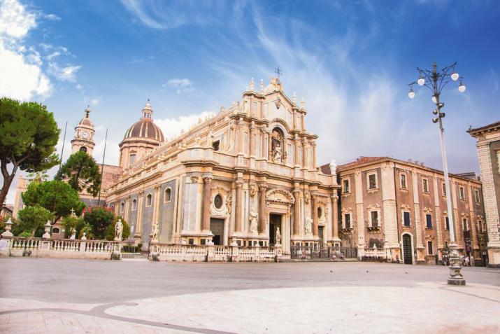 Next EGI Conference: Catania 9-12 May Iulia Popescu on our next event, to be held alongside the INDIGO Summit 2017 The EGI Conference 2017 and the INDIGO summit 2017 will take place this year in