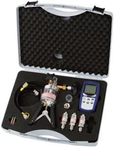 Calibration case with model CPH6300 hand-held pressure indicator and model CPP700-H or CPP1000-H hand test pump for pressures of 0... 700 bar or 0.