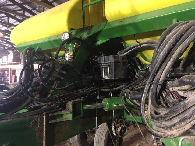 Planter Frame & Tractor Components Installation Procedure: 1. Determine mounting location for main SureForce TM valve block within 5 feet of the center of toolbar.