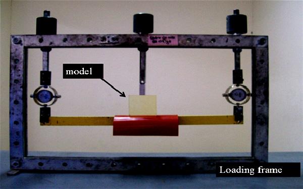 Computational Methods and Experimental Measurements XV 169 Figure 1: The model mounted on the loading frame. Figure 2: Light propagation through a photoelastic model.