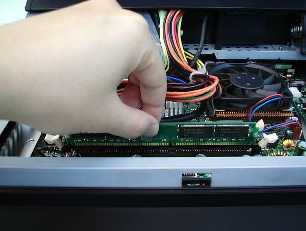 To remove the memory module, use your finger to
