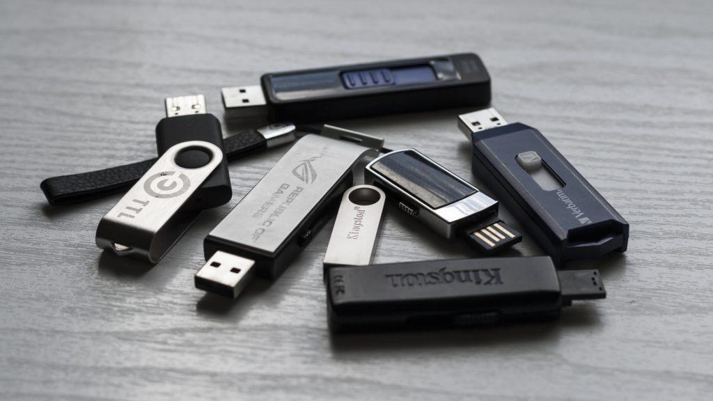 Removable Media How to deal with those handy USB drives.