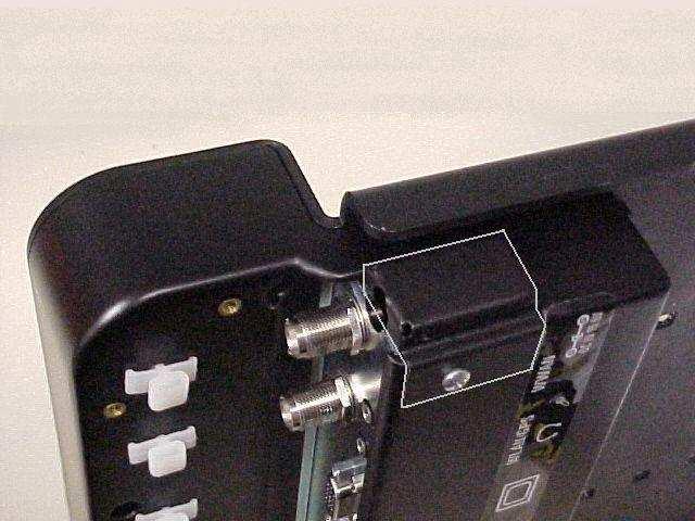 Depress the latch button to release the rear hooks (fig7).