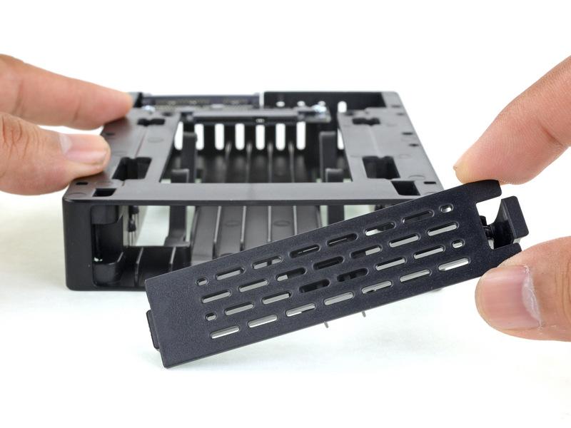 Paso 16 SSD Only follow the next ten steps if you are replacing your hard drive with an SSD kit.