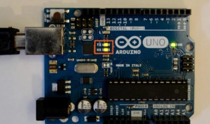 This is a good visual indicator that you have a good connection between the Arduino board and the computer. The IDE is recognizing that you have a board hooked up.